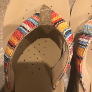 Vionic Deomide Spring Sarape Wedge Flip Flop Sz 7